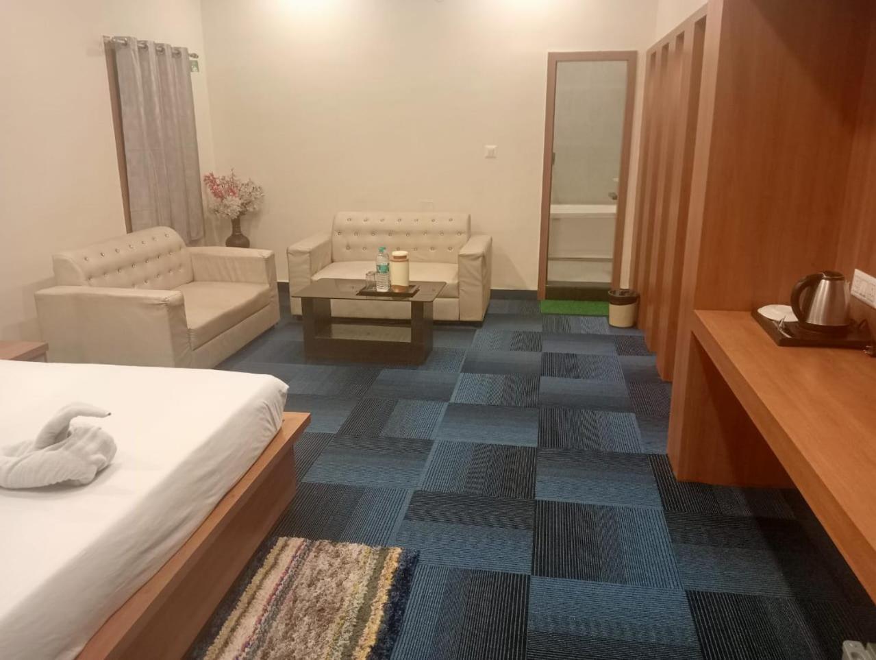 The Prestige Hotel & Convention Panposh Luaran gambar
